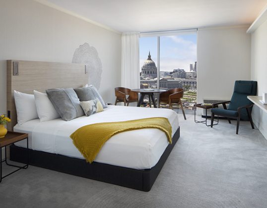 BEI-San-Francisco_Executive-City-View-Room_credit-Paul-Dyer