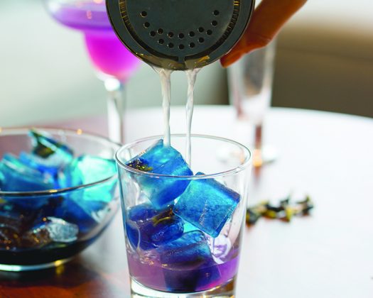 Color-Changing-Cocktail_credit-Blue-Plate-Catering