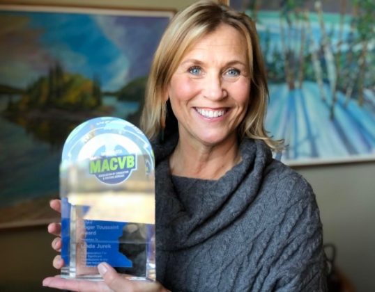Linda_Jurek_wins_Roger_Touisssant_Award_6a010763-cdbf-4231-aa15-ba661b3023db