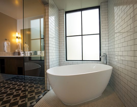 Soaking-Tub-and-shower-combos