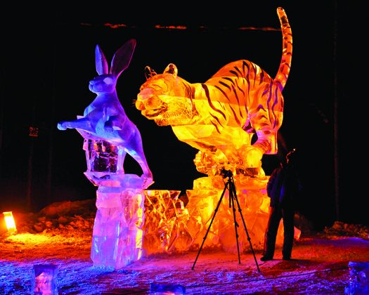 The-White-Rabbit_Lit-sculpted-by-Burr-Buddy-Rasmussen-Clay-Rasmussen-and-Roland-De-La-Garza-Rhonda-Konicki-Ice-Alaska