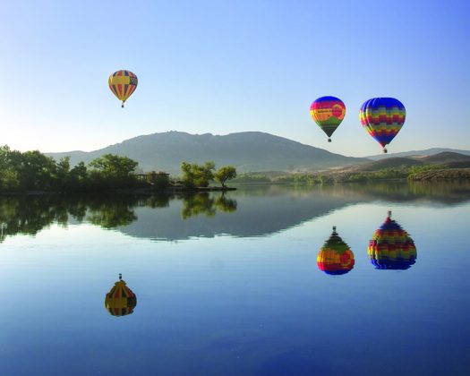 hi_BalloonsOverLakeSkinnerDuringTemeculaValleyBalloon
