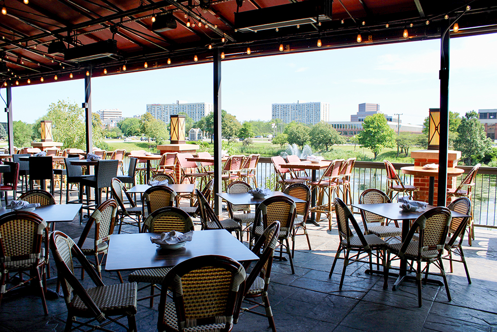 Outdoor patio space in Oak Brook